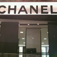 Photo taken at Louis Vuitton Topanga Neiman Marcus - Closed by Sahar V. on 4/16/2011