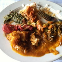 Foto tomada en Sangam Indian Cuisine  por Samantha F. el 2/6/2012