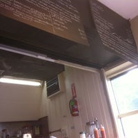 6/21/2012 tarihinde Eat Shop Live Anacostia !.ziyaretçi tarafından Mama&amp;#39;s Pizza Kitchen'de çekilen fotoğraf