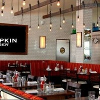 7/26/2012 tarihinde Yusri Echmanziyaretçi tarafından 5 Napkin Grill'de çekilen fotoğraf