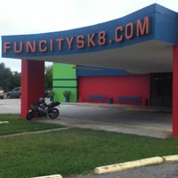 Photo taken at Funcity Sk8 &amp;amp; Play by Mr. Q. on 10/27/2011