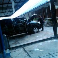 Photo taken at Orlens Automatic Car Wash by Bang J. on 11/16/2011