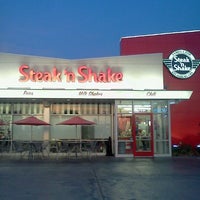Photo taken at Steak &#39;n Shake by Rob K. on 8/21/2011