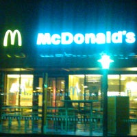 Foto tirada no(a) McDonald&amp;#39;s por Leon B. em 2/22/2012