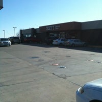 รูปภาพถ่ายที่ Casey&amp;#39;s General Store โดย &amp;#39;Ron&amp;#39; &amp;. เมื่อ 1/28/2012