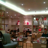 Photo taken at Carluccio&amp;#39;s by Luci d. on 11/9/2011