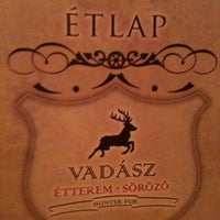 รูปภาพถ่ายที่ Vadász Gastro &amp; Pub โดย Mihaly A. เมื่อ 9/12/2011