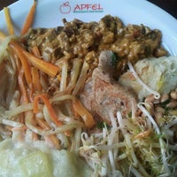 Foto diambil di Apfel Restaurante Vegetariano oleh Jose B. pada 8/19/2011