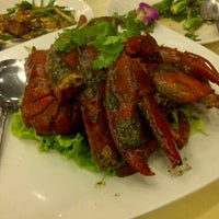 Photo taken at TungLok Seafood by ^V^* &amp;. on 12/11/2011