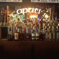 Foto tomada en Caputi&amp;#39;s Sheridan Pub  por Greg S. el 4/3/2012