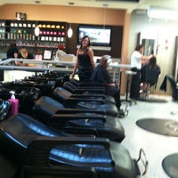 4/12/2012 tarihinde Paulette B.ziyaretçi tarafından Salon Visage'de çekilen fotoğraf