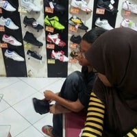 Review Toko Sepatu Canada