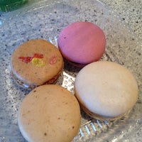 Снимок сделан в Sweet Temptations Dessert Cafe пользователем Candi L. 6/6/2012