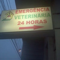 Photo taken at 4 Patas Clinica Veterinaria by Alan P. on 11/7/2011