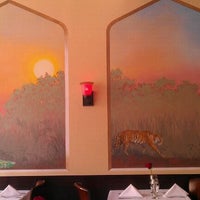 รูปภาพถ่ายที่ Clay Oven Indian Restaurant โดย Butter C. เมื่อ 6/3/2012