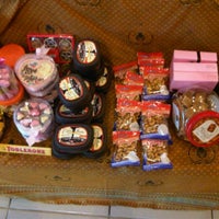 Photo taken at Ganeps Traditional Snacks by MuharDIKA H. on 3/12/2012