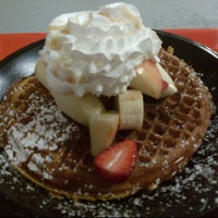 Das Foto wurde bei Waffles N Cream von Melissa C. am 1/9/2012 aufgenommen