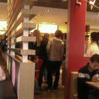 รูปภาพถ่ายที่ McDonald&amp;#39;s โดย r d. เมื่อ 6/16/2012