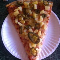 รูปภาพถ่ายที่ The Pizza Bakery โดย Kendall W. เมื่อ 8/3/2012