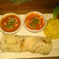 Foto tomada en Khazana Restaurant  por Ashley G. el 1/24/2012