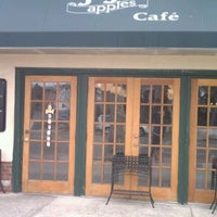Foto tomada en JoJo Apples Cafe &amp;amp; Soda Shoppe  por Fernando L. el 3/24/2012