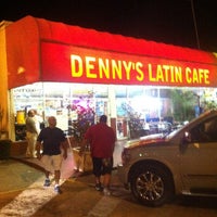 4/16/2012 tarihinde Mike M.ziyaretçi tarafından Denny&#39;s Latin Cafe'de çekilen fotoğraf