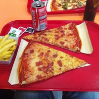Foto tirada no(a) Pizzas Liberty por Jeronet em 8/25/2012