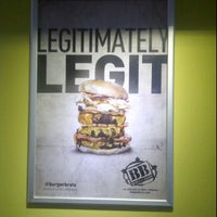 4/10/2012에 Raza J님이 Burger Brats에서 찍은 사진