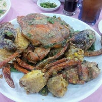 Photo taken at Hong Guan Seafood Restaurant by Patrick Chin on 12/10/2011