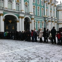 Photo taken at Очередь в Эрмитаж by Евгений У. on 1/4/2012
