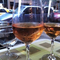 Foto tomada en Wine:30  por Lulu B. el 9/8/2012