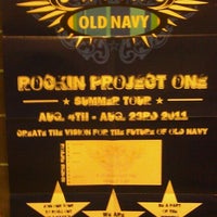 Photo taken at Old Navy by Yuri Z. on 8/14/2011
