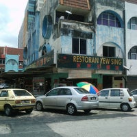 Photo taken at Restoran Yew Sing by Palmdoc on 3/12/2011