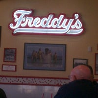 Foto diambil di Freddy&#39;s Frozen Custard &amp; Steakburgers oleh Chris R. pada 1/19/2012