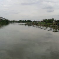 Photo taken at บ่อตกปลาน้องอุ้ม by mu dang d. on 6/16/2012