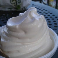 Das Foto wurde bei Golden Spoon Frozen Yogurt von Marathon Diva C. am 5/9/2012 aufgenommen