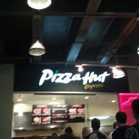 Photo taken at Pizza Hut by Robert K. on 3/8/2012