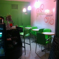รูปภาพถ่ายที่ GreenSoul Cafe &amp; Deli โดย ADOLFO M. เมื่อ 4/18/2012