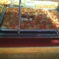 Foto scattata a Nirchi&amp;#39;s Pizza da Ben K. il 3/16/2012