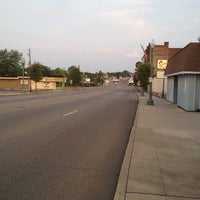6/17/2012 tarihinde Cliff F.ziyaretçi tarafından Downtown Ford Lincoln'de çekilen fotoğraf