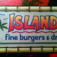 Foto scattata a Islands Restaurant da ᴡ S. il 5/20/2012