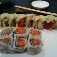 Foto tirada no(a) Arata Sushi por Marietta T. em 7/8/2012