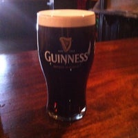 Foto tomada en Ri Ra Irish Pub  por Patrick C. el 5/20/2012