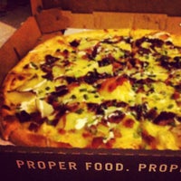 Photo prise au The Proper Slice par Jeremy A. le9/1/2012