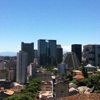 Photo taken at Rio Hostel Santa Teresa by Tatsuro E. on 2/4/2012