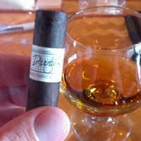 Снимок сделан в Havana Lounge and Cigar пользователем Bryan E. 8/23/2012