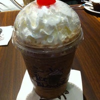 Photo taken at The Coffee Bean &amp;amp; Tea Leaf by Aleth D. on 1/7/2012