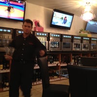 Photo prise au Las Olas Wine Cafe par Fran v. le8/12/2012