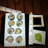 รูปภาพถ่ายที่ Natural Wok + Sushi Bar โดย Minerva เมื่อ 7/18/2012