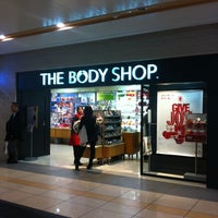 Photo taken at THE BODY SHOP by Ayano S. on 11/27/2011